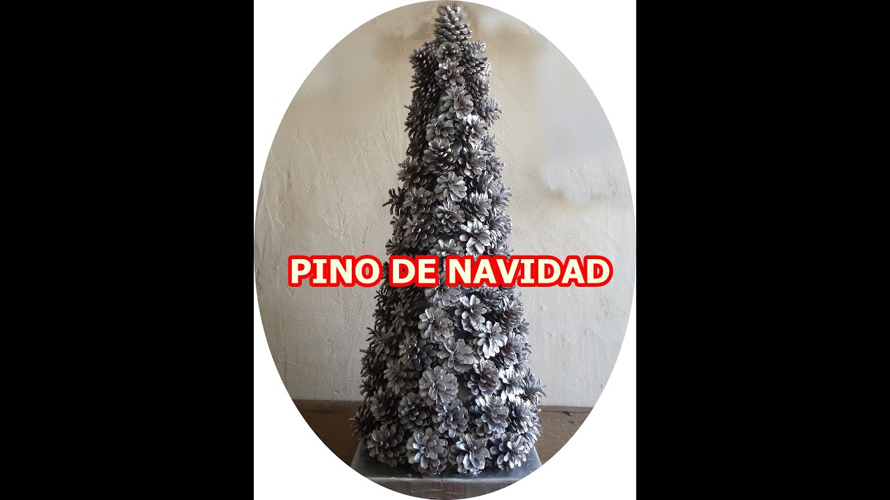 arbol de navidad hecho con piñas
