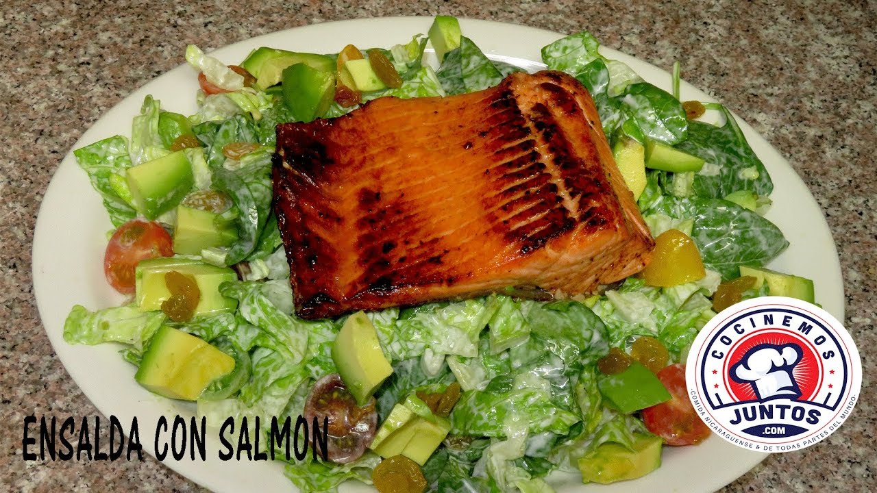 ensalada de aguacates y salmon
