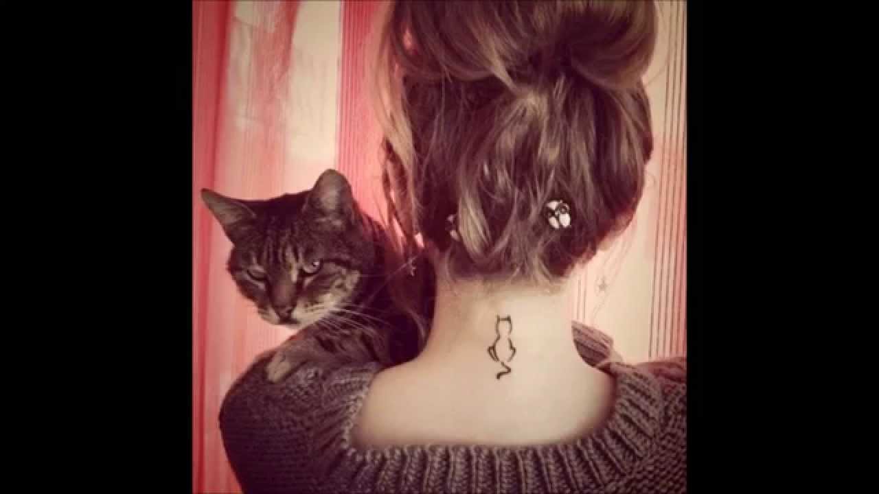 tatuajes pequeños nuca mujer