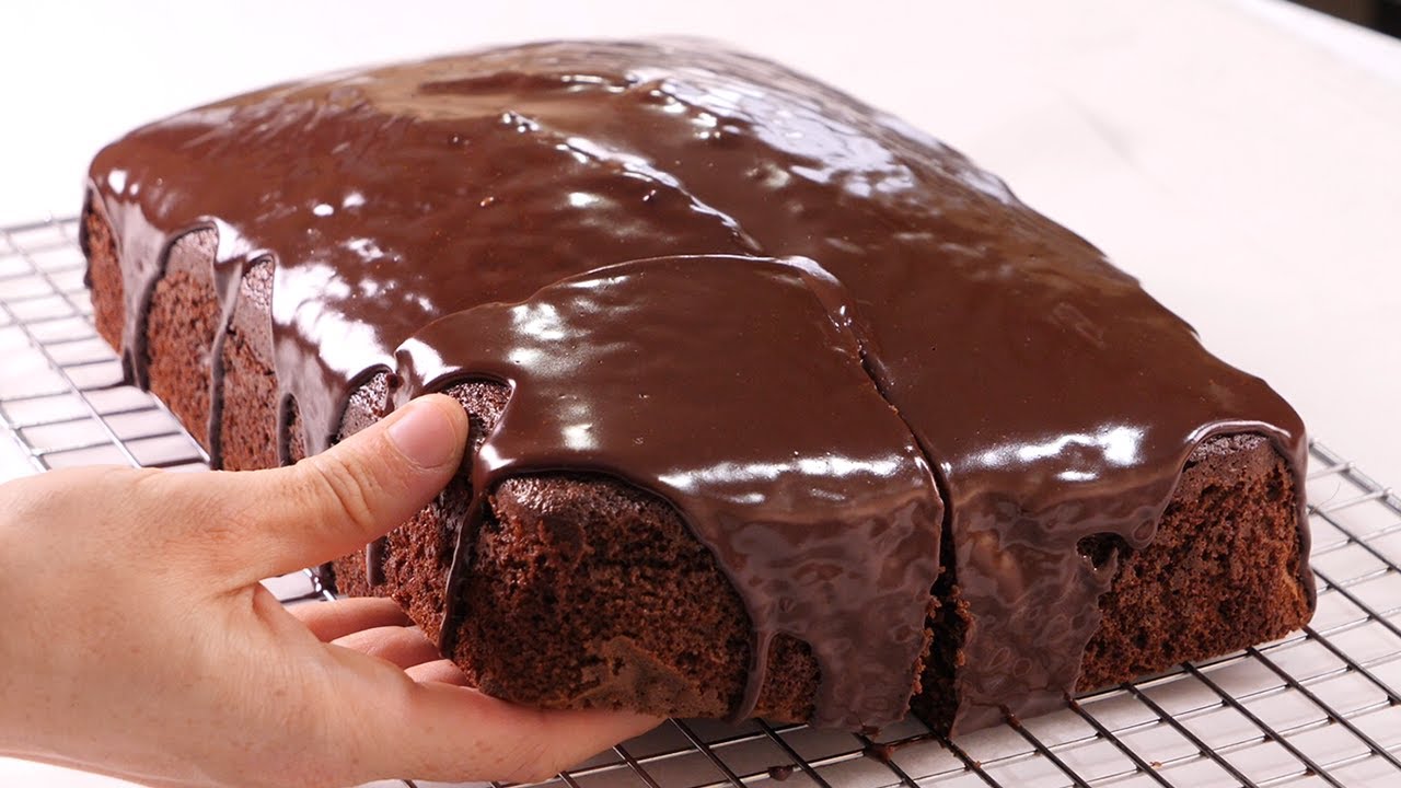 bizcocho con chocolate fundido por dentro