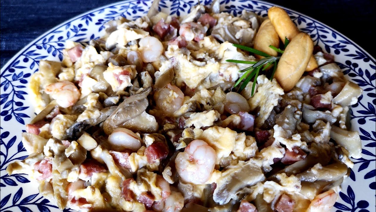 revuelto de setas y gambas y jamón
