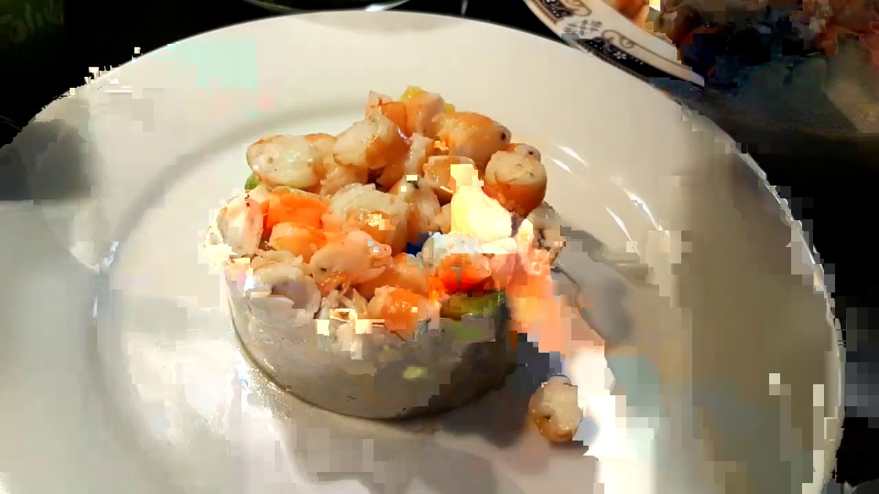 tartar de aguacate mango y langostinos