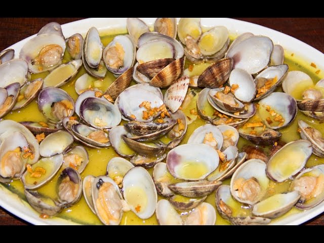 almejas a la sartén con vino blanco