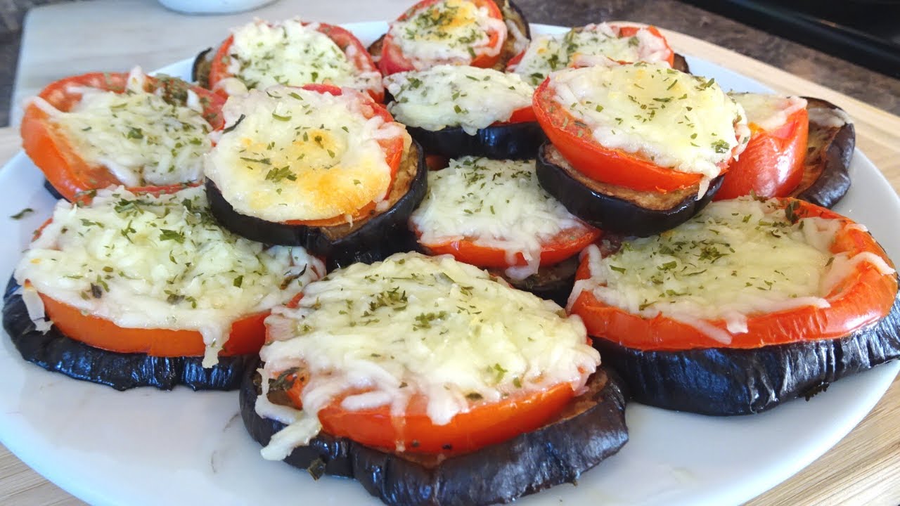 rodajas de berenjena al horno con tomate y queso