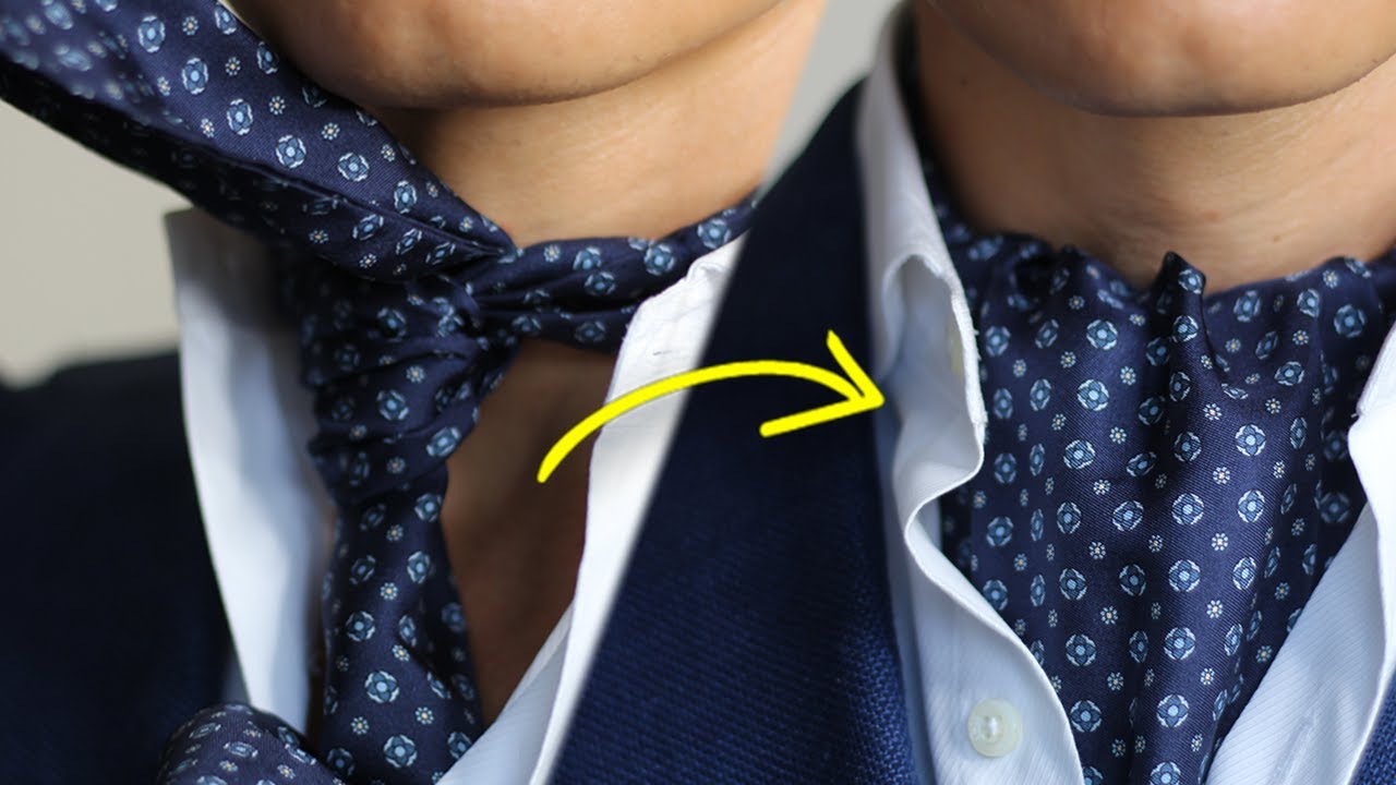 como poner pañuelo de cuello hombre