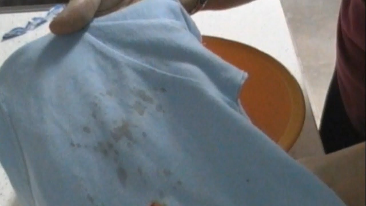 como quitar manchas de chocolate en la ropa