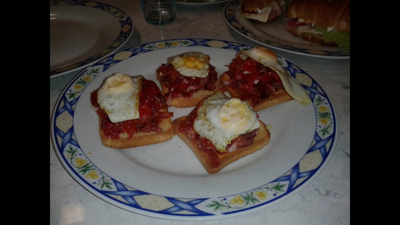 montadito con huevo de codorniz